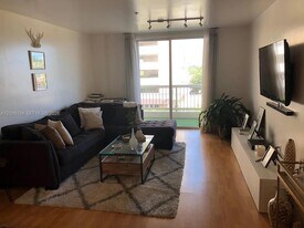 2400 SW 27th Ave, Unit 304 in Miami, FL - Building Photo
