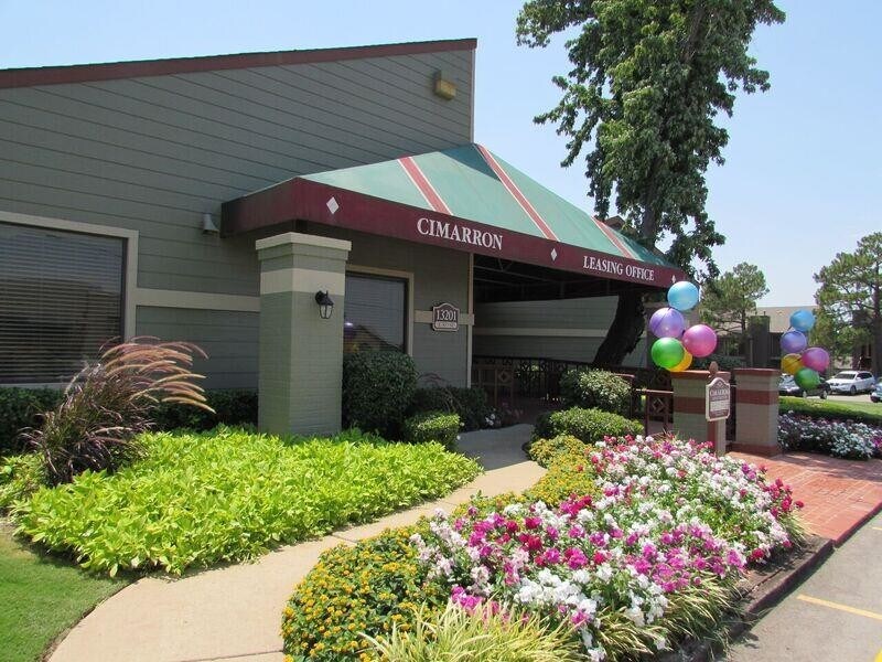 Cimarron Apartments in Tulsa, OK - Building Photo