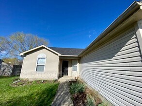 4028 Dogwood Ln in Franklin, IN - Building Photo - Building Photo