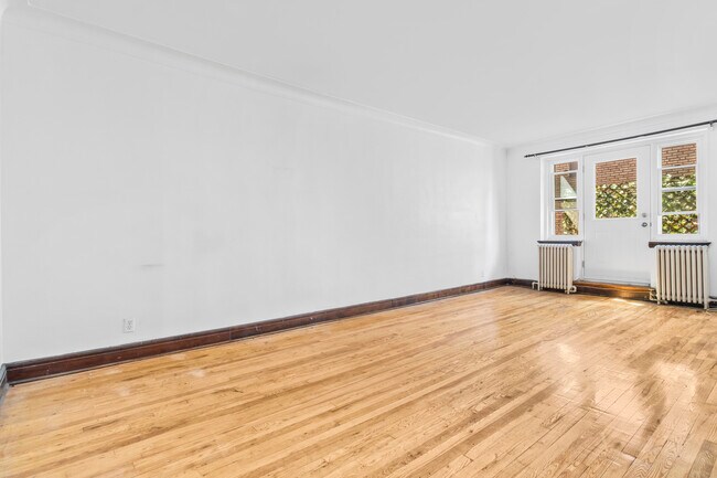 5010 Macdonald Av in Cote-St-Luc, QC - Building Photo - Building Photo