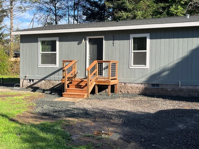 63561 S Olive Rd in Coos Bay, OR - Building Photo - Building Photo