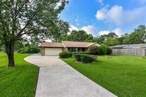 101 Pin Oak Dr in Baytown, TX - Building Photo
