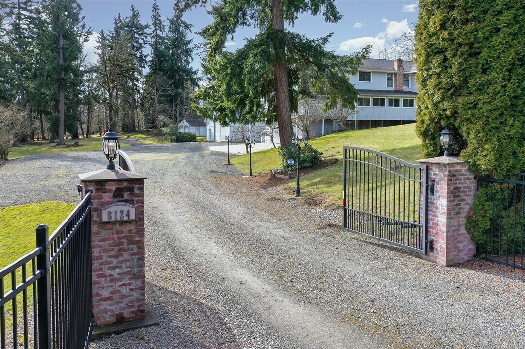 8124 138th St E, Unit 1 Bedroom & 1 Bath in Puyallup, WA - Building Photo
