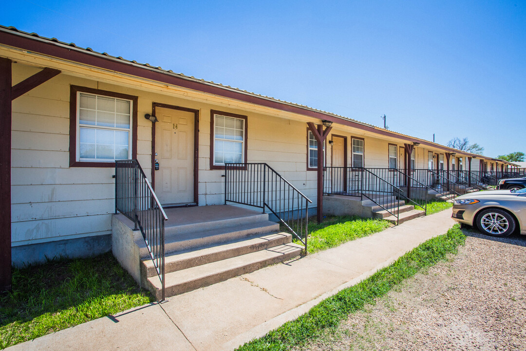 1510 S 9th St in Slaton, TX - Building Photo