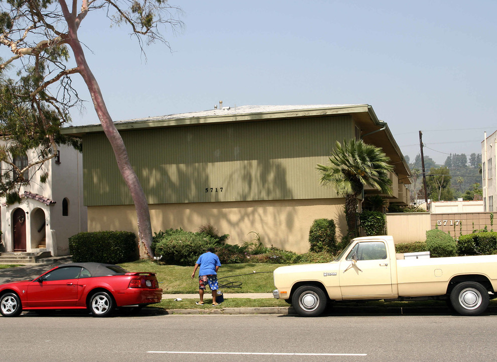 5717 Huntington Dr N in Los Angeles, CA - Building Photo