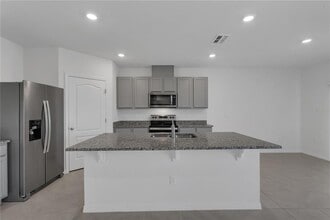 3313 Mystic Pond Lp in Lakeland, FL - Building Photo - Building Photo