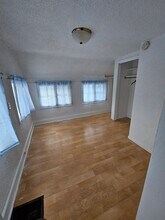 413 W Vine St, Unit 0 in Kalamazoo, MI - Foto de edificio - Building Photo