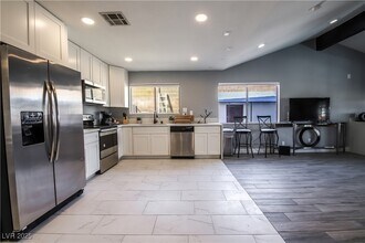 5086 Cartaro Dr in Las Vegas, NV - Building Photo - Building Photo