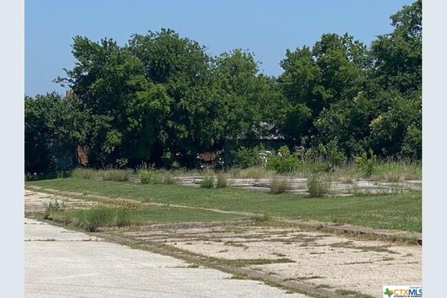 704 Florence Rd in Killeen, TX - Foto de edificio - Other