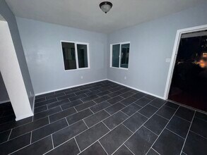 524 S Soto St in Los Angeles, CA - Foto de edificio - Building Photo