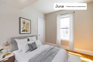 Room in Shared 3 bed/1 bath home in Somerville, MA - Building Photo