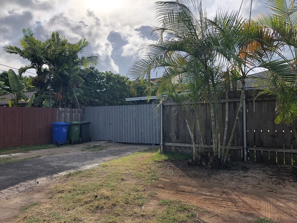 512 Kaha St in Kailua, HI - Building Photo