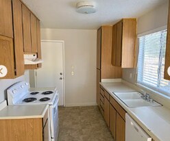 7345 Somerton Way in Sacramento, CA - Building Photo