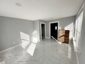 19 Parkview Ter, Unit 2nd unit in Clifton, NJ - Building Photo - Building Photo