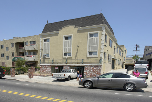 222-224 S Normandie Ave in Los Angeles, CA - Foto de edificio - Building Photo