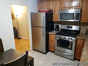 33 Oxford Cir in Belmont, MA - Building Photo - Building Photo