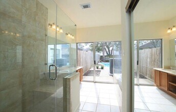 10707 Williston Dr in Houston, TX - Building Photo - Building Photo