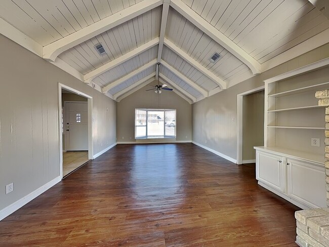 6002 Raza Rd, Unit Private in Pearland, TX - Foto de edificio - Building Photo