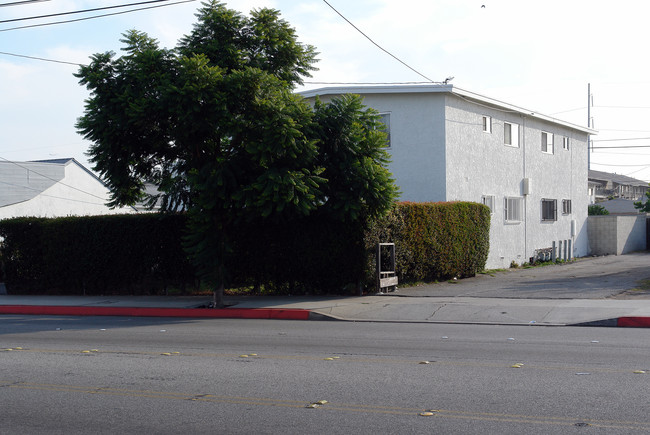 11936 Inglewood Ave in Hawthorne, CA - Foto de edificio - Building Photo