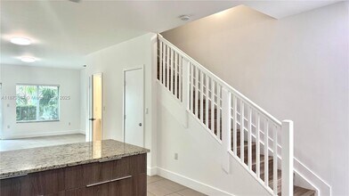 519 NE 121st St in North Miami, FL - Building Photo - Building Photo