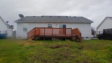 489 Lakes of Dogwood Blvd in Shepherdsville, KY - Building Photo - Building Photo
