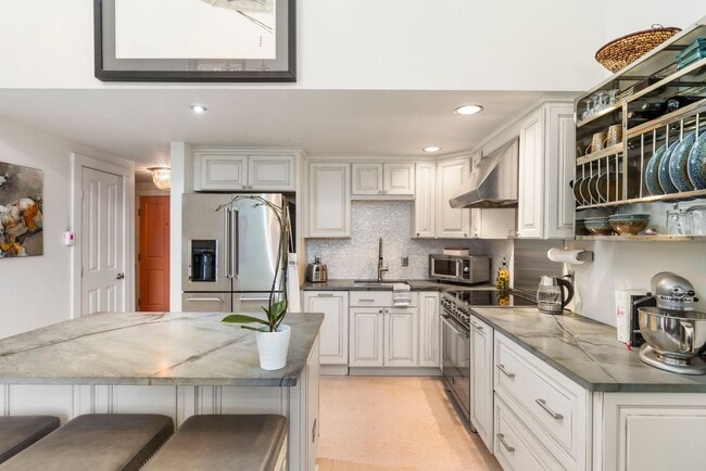 property at 842 Washington St