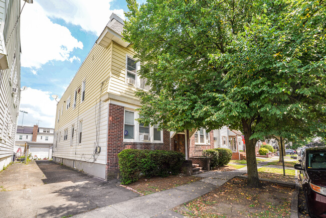 523 Beardsley Ave in Bloomfield, NJ - Building Photo - Building Photo