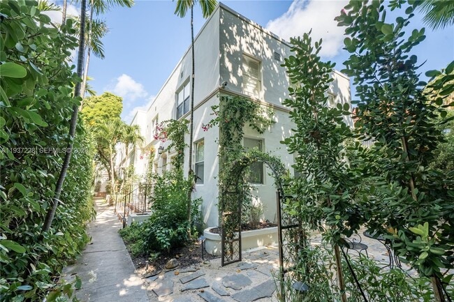 property at 726 Meridian Ave