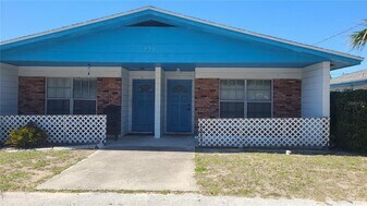 10704 N 15th St in Tampa, FL - Building Photo