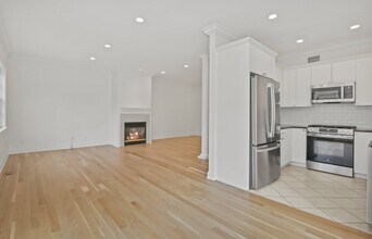 147 Holly Hill Lane in Greenwich, CT - Building Photo - Interior Photo