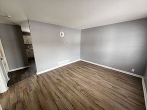 4823 NW Homestead Terrace in Riverside, MO - Building Photo - Building Photo