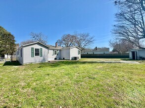 38 Eastmoreland Dr in Hampton, VA - Building Photo - Building Photo