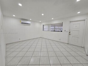 5401 Hollywood Blvd in Hollywood, FL - Building Photo - Building Photo