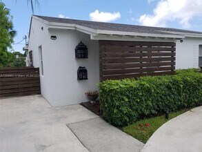 1324 NW 1st Ave in Fort Lauderdale, FL - Foto de edificio - Building Photo