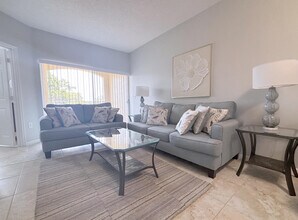 2080 Greenview Shores Blvd in Wellington, FL - Building Photo - Building Photo