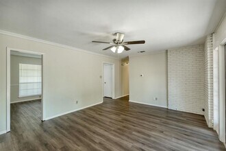 2111 Falcon Hill Dr in Austin, TX - Building Photo - Building Photo