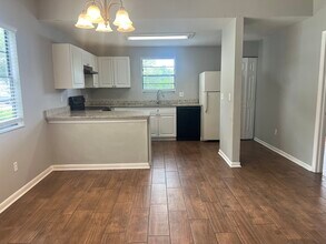 10101 Lake Oak Cir in Tampa, FL - Building Photo - Building Photo