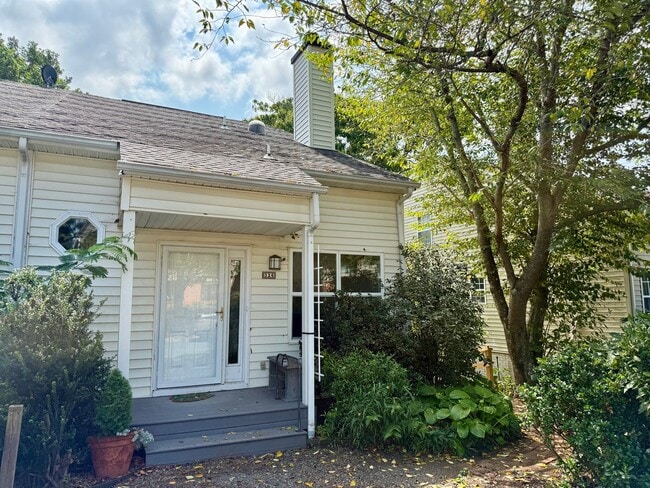 326 Riverside Ave in Charlottesville, VA - Building Photo - Building Photo