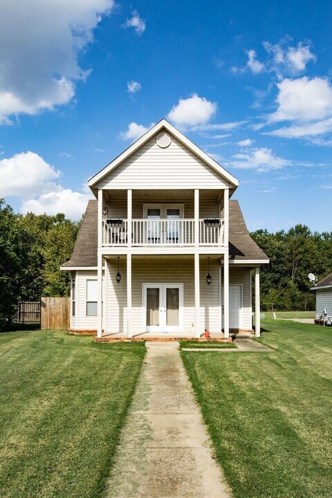 3614 N Tower Cir in Fayetteville, AR - Foto de edificio