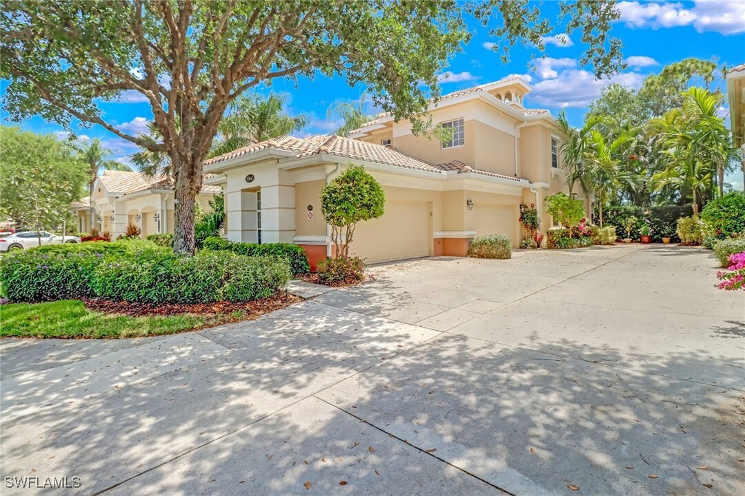 3960 Deer Crossing Ct in Naples, FL - Building Photo