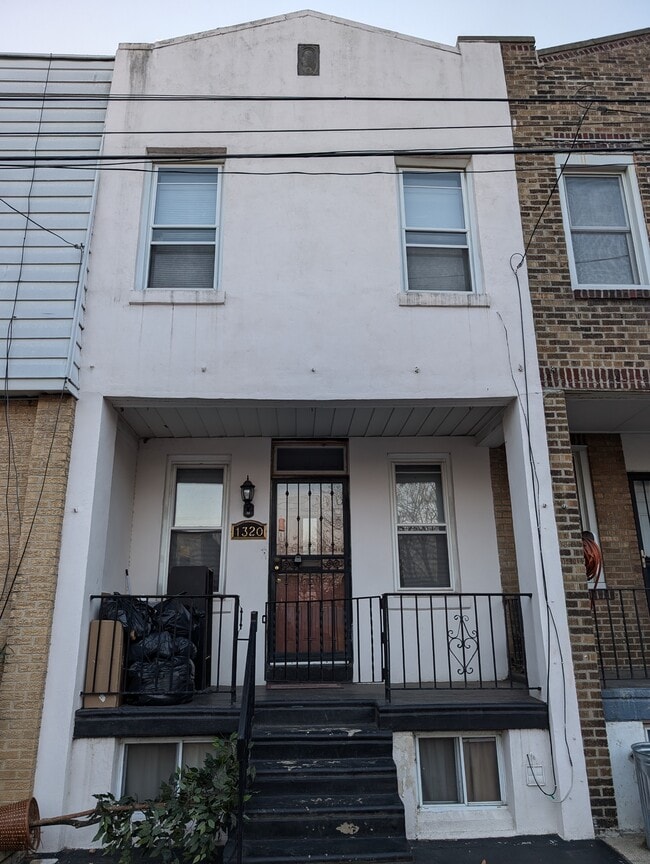 property at 1320 S Newkirk St