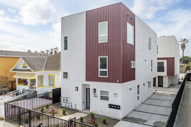 1286 W 35th Pl