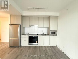 3071 Trafalgar Rd in Oakville, ON - Building Photo