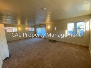 54 Buena Vista St in Salinas, CA - Foto de edificio - Building Photo