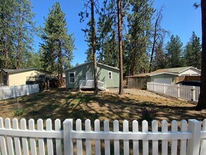 19926 Pine Cone Dr in Bend, OR - Building Photo - Building Photo