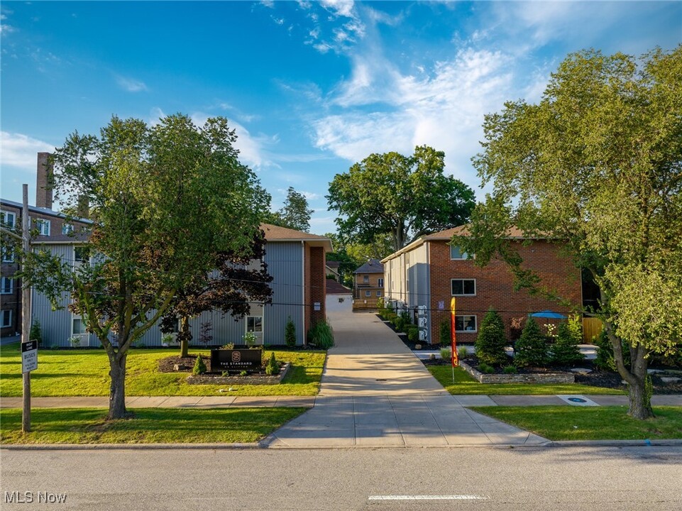 10524 Clifton Blvd in Cleveland, OH - Building Photo