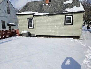 13209 Liberty Ave in Cleveland, OH - Foto de edificio - Building Photo