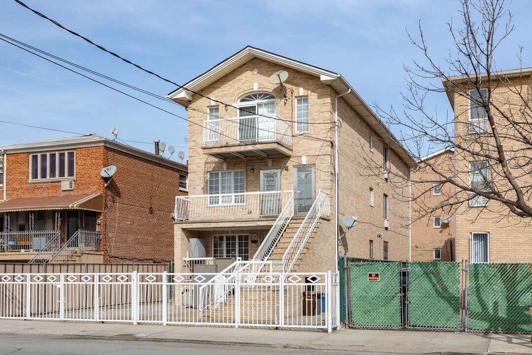 2741 Bath Ave in Brooklyn, NY - Foto de edificio