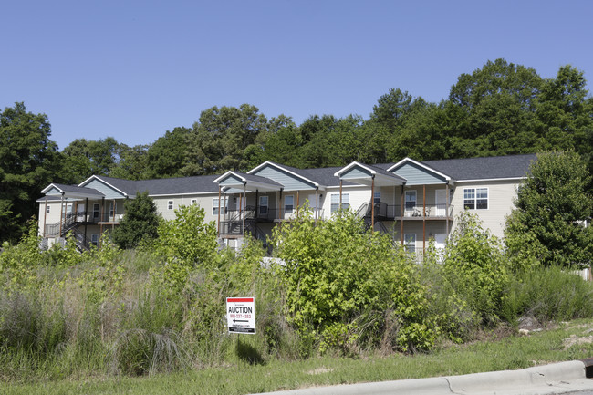 873 N Main St in Clover, SC - Foto de edificio - Building Photo