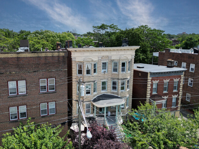 91 Pine St in Montclair, NJ - Building Photo - Building Photo